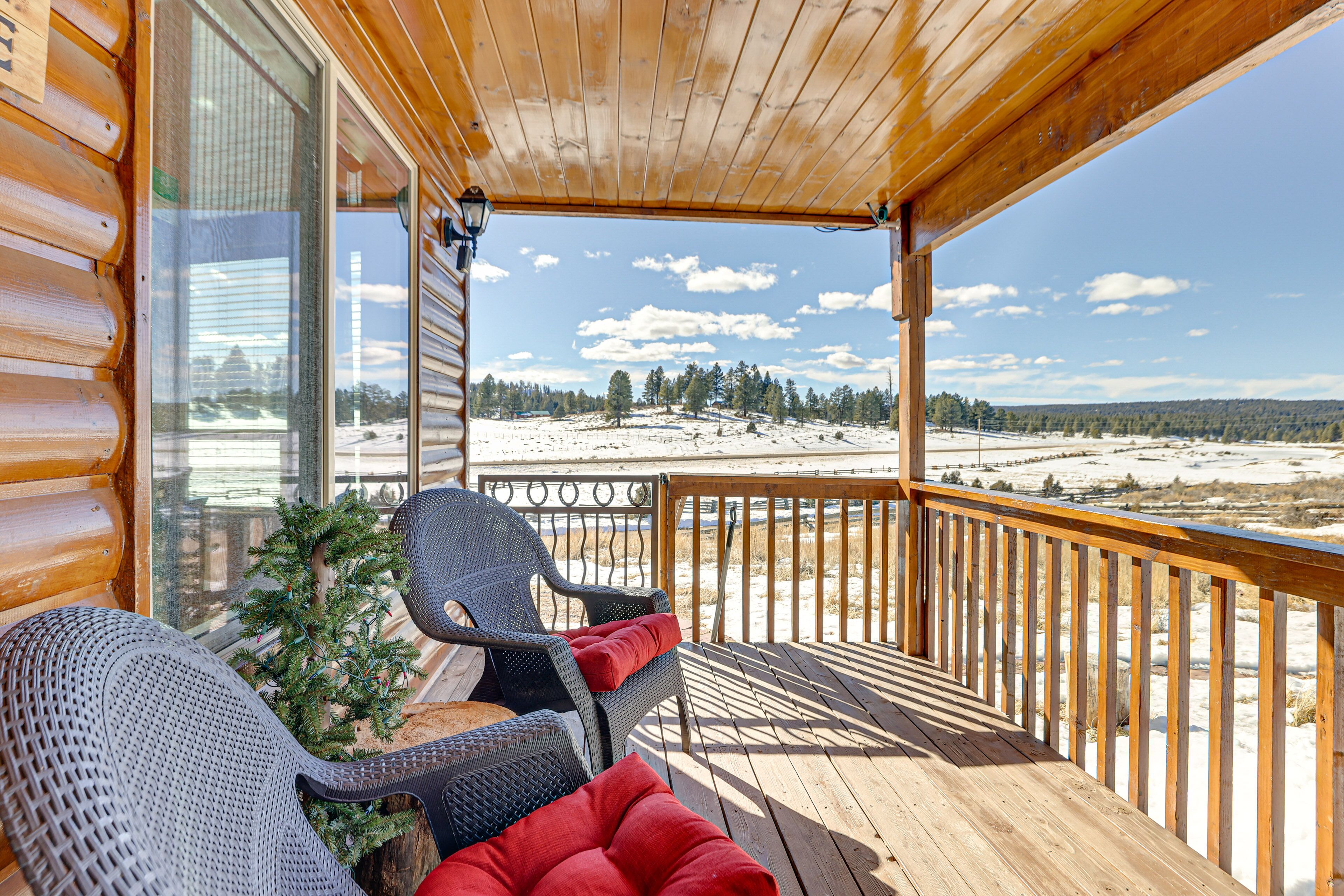 Cozy Duck Creek Village Cabin w/ Hot Tub & Views!