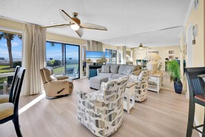Condo, 1 King Bed with Sofa bed (Latitude 29 #2) | Living area