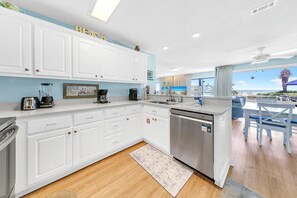 公寓客房, 1 張特大雙人床和 1  張沙發床 (Latitude 29 #13) | 私人廚房 | 烤箱、烤麵包機