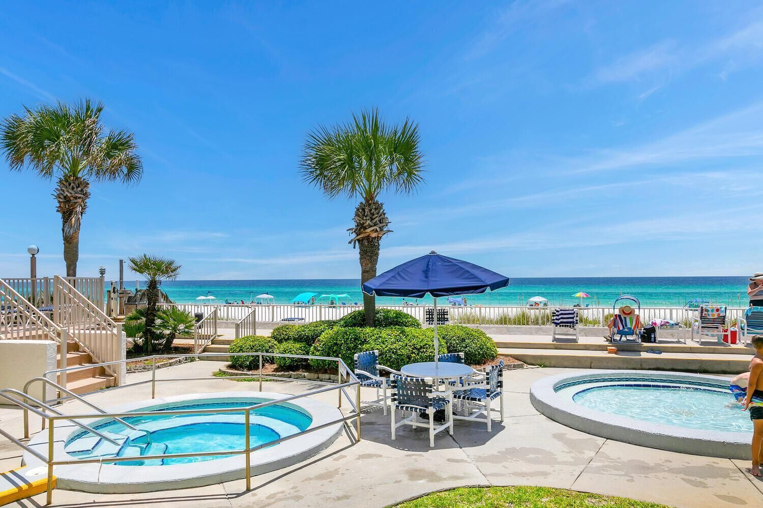 Leilighet, 1 kingsize-seng med sovesofa (Latitude 29 #13) | Basseng | Utendørsbasseng og et oppvarmet basseng