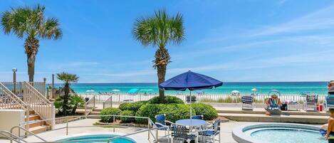 Leilighet, 1 kingsize-seng med sovesofa (Latitude 29 #13) | Basseng | Utendørsbasseng og et oppvarmet basseng