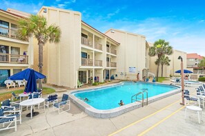 Appart'hôtel, 1 très grand lit et 1 canapé-lit (Latitude 29 #10) | Piscine