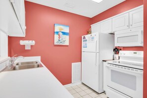 Condo, 1 King Bed with Sofa bed (Latitude 29 #10) | Private kitchen | Oven, toaster