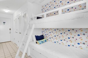 Appart'hôtel, 1 très grand lit et 1 canapé-lit (Latitude 29 #10)