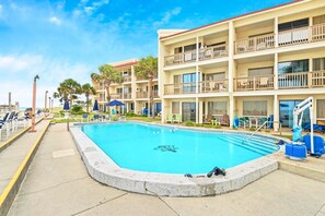 Condo, 1 cama King size y sofá cama (Latitude 29 #10) | Alberca | Alberca al aire libre 