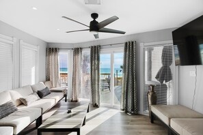 Leilighet, flere senger (Klaus House 4) | Oppholdsområde | TV