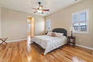 6 bedrooms, desk, iron/ironing board, free WiFi