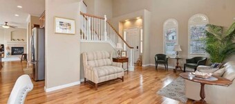 Stunning Mtn. View Chateau 6 Bed/4 Bath Hot Tub BBQ near Red Hawk Golf and TAHOE