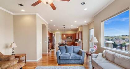 Stunning Mtn. View Chateau 6 Bed/4 Bath Hot Tub BBQ near Red Hawk Golf and TAHOE