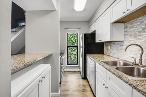 Condo, várias camas (Endless Summer F9) | Cozinha privada | Fogão, torradeira