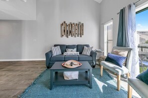 Living area - Endless Summer F9 (Panama City Beach)