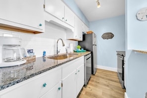 Condo, 2 Queen Beds (Endless Summer F11) | Private kitchen