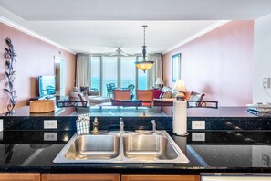 Condo, várias camas (Emerald Beach 2225) | Parte interna