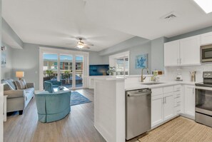 Condo, 1 cama King e sofá-cama (Calypso 3-205) | Cozinha privada | Fogão, torradeira