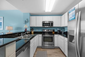 Apartment, 1 King-Bett und Schlafsofa (Calypso 2-807 West) | Eigene Küche | Ofen, Toaster