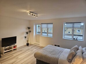 1 chambre, fer et planche à repasser, lit parapluie, Wi-Fi gratuit