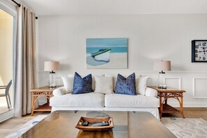 公寓客房, 多張床 (Calypso 2-1502 West) | 起居區 | 電視