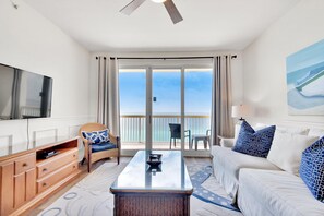 Apartment, Mehrere Betten (Calypso 2-1502 West) | Wohnbereich | Fernseher