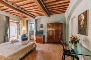 7 bedrooms, iron/ironing board, travel crib, free WiFi