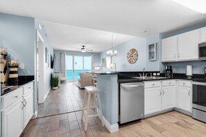 公寓客房, 多張床 (Calypso 2-1102 West) | 私人廚房 | 烤箱、烤麵包機