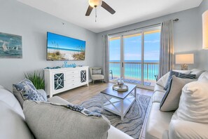 公寓客房, 多張床 (Calypso 2-1102 West) | 起居區 | 電視