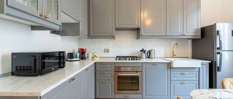 Réfrigérateur, micro-ondes, four, lave-vaisselle