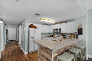 Bloc d'apartaments, diversos llits (Calypso 1-608 East) | Cuina privada | Forn i torradora 