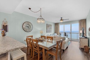 Leilighet, flere senger (Calypso 1-608 East) | Oppholdsområde | TV