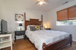 2 Schlafzimmer, Zimmersafe, Schreibtisch, Bügeleisen/Bügelbrett