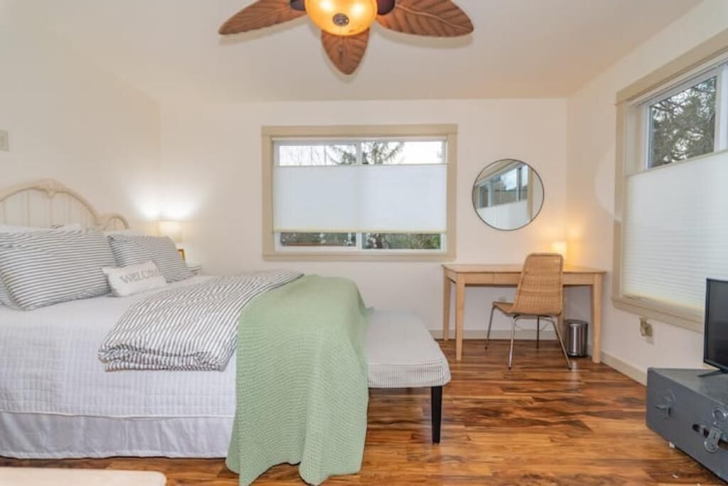 2 chambres, coffre-fort, bureau, fer et planche à repasser