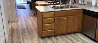 Townhome 2 bed, 2 bath, fenced backyard & garage