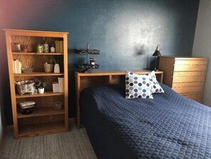 2 chambres, coffres-forts dans les chambres, bureau