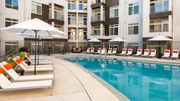 Piscina externa sazonal