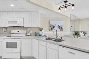 Condo, Multiple Beds (Aquavista 404E) | Private kitchen