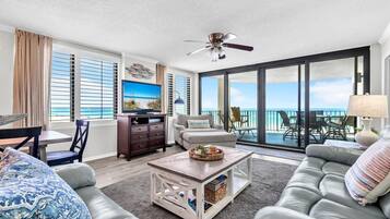 Apartment, Mehrere Betten (Watercrest 402) | Wohnbereich