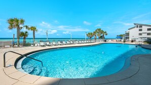 Appart'hôtel, plusieurs lits (Watercrest 103) | Piscine | Piscine extérieure, piscine chauffée