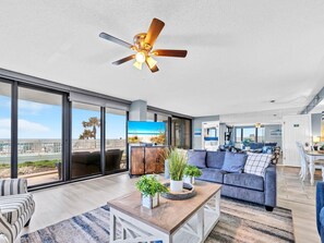 Apartamento, varias camas (Watercrest 103) | Zona de estar | Una televisión