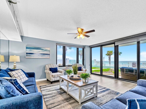 Apartamento, varias camas (Watercrest 103) | Zona de estar | Una televisión