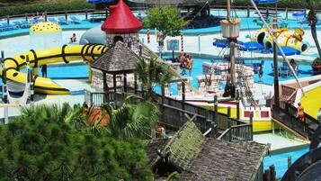 Condo, varias camas (Sugar Beach C-3 (Beach Life)) | Alberca | Alberca al aire libre y alberca climatizada