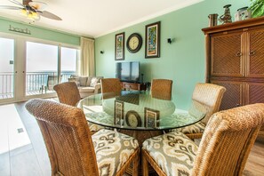 Appart'hôtel, plusieurs lits (Sterling Beach #602) | Restauration