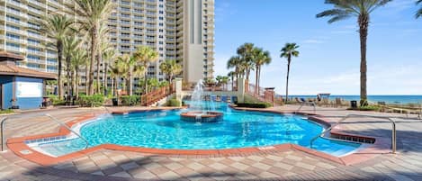 Apartamento, varias camas (Shores of Panama 610) | Piscina | Una piscina cubierta, una piscina al aire libre