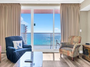 コンドミニアム キングベッド 1 台ソファーベッド付き (Shores of Panama 2112) | リビング エリア | テレビ