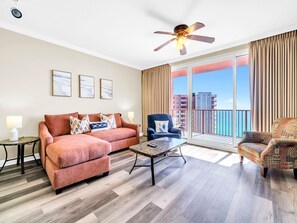 Condo, 1 cama King e sofá-cama (Shores of Panama 2112) | Área de estar | TV