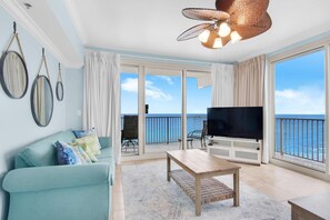 Leilighet, flere senger (Shores of Panama 1401) | Oppholdsområde | TV