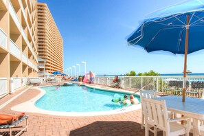 公寓客房, 1 張特大雙人床和 1 張沙發床 (Seychelles 907) | 游泳池 | 室外游泳池和溫水游泳池