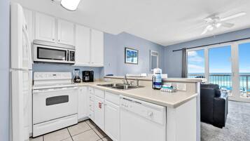 Condo, 1 Queen Bed with Sofa bed (Seychelles 207) | Private kitchen | Oven, toaster