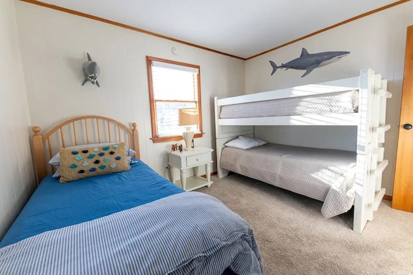 3 bedrooms, iron/ironing board, free WiFi, bed sheets