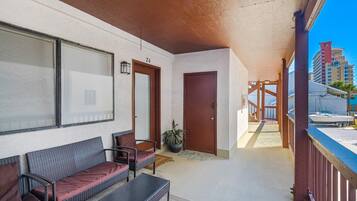 Studio, 1 Tempat Tidur King (Sandcastle Villas #24) | Teras/patio