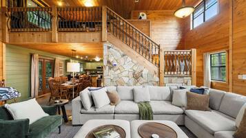 Televisor intel·ligent, llar de foc i llibres