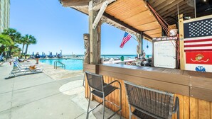 Leilighet, flere senger (Regency Towers 623) | Bar (på overnattingsstedet)